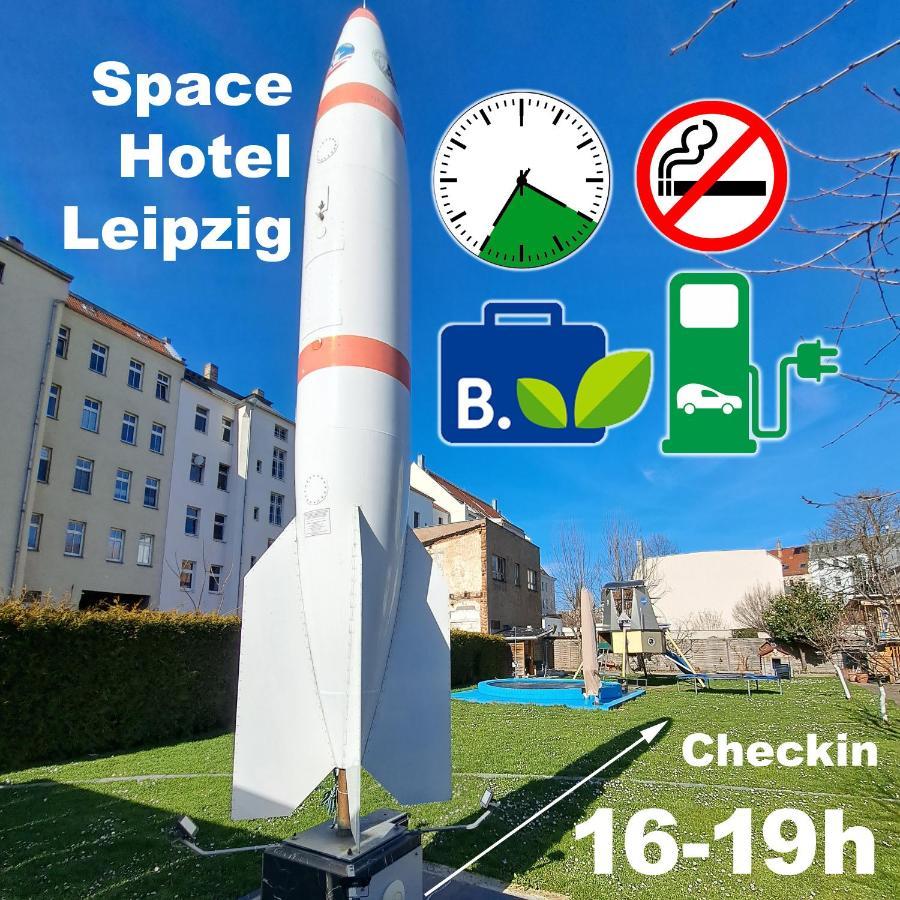 Space Hotel Im Campus Der Jvp Schule Leipzig Eksteriør billede